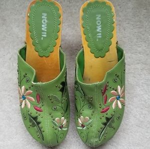 Embroidered Clogs with wooden heel